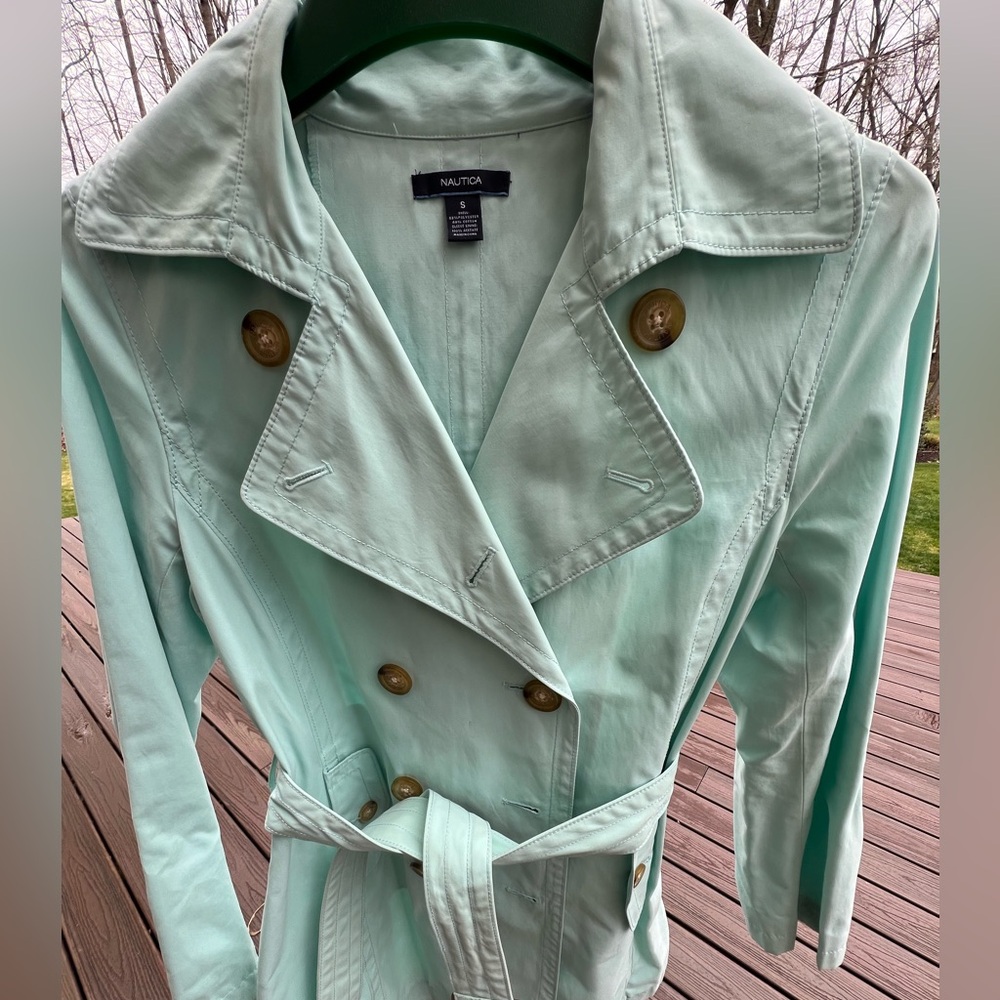 Nautica trench
